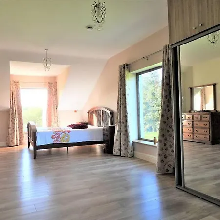 Peaceful, Scenic Family 度假居 *